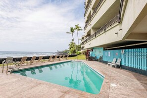 Lämmitetty uima-allas