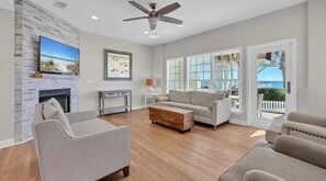 Smart-TV, Kamin, Videospiele, Tischfußball