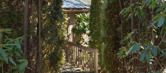 Hot tub, Propane fire pit, Interact with animals, Privacy, 10 miles from AVL.