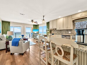 Interior - Upscale Beach Front! Great Reviews~West End w/Tons of Windows~Free Beach Service (Destin)