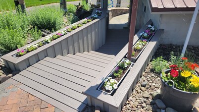 Vacation Rental  with pool and access to Bay with dock and launching abilities.