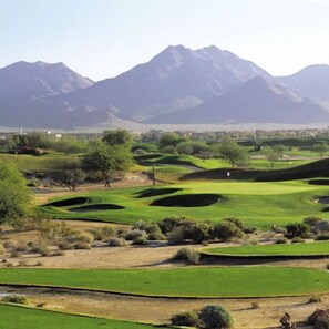 Golf - The Sweet Escape, Luxury Home, Private Pool + Spa! (Gilbert)