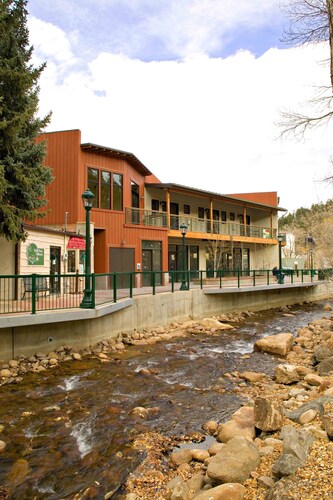 Downtown Luxury Loft- Enjoy the Mountains in the Heart of Downtown Estes Park