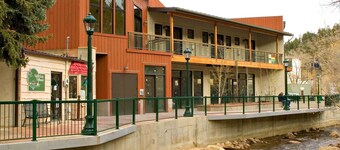 Downtown Luxury Loft- Enjoy the Mountains in the Heart of Downtown Estes Park