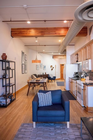 Smart TV, fireplace, DVD player, books