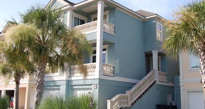 SPACIOUS HOUSE. 5 BR, 4 BATH, PRIVATE POOL-SINGLETON BEACH-CLOSE TO SHOPS