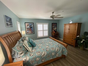 5 dormitorios, tabla de planchar con plancha, cuna de viaje