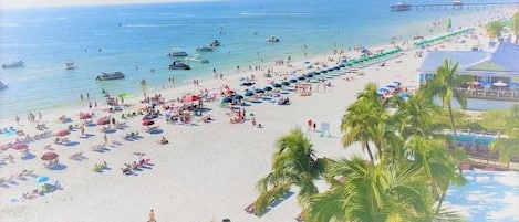 Am Strand, Liegestühle, Strandtücher