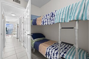 1 chambre, fer et planche à repasser, accès au Wi-Fi (inclus)