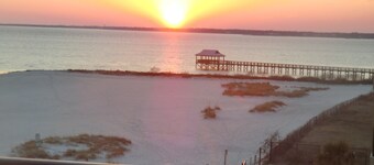 BeachFront Condo. Huge Balconies--No Fees by Owner