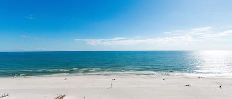 På stranden