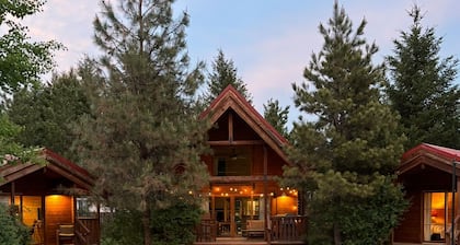 Heated Pool Open!, Hot Tub, Fenced Acre for Dogs, Views, EV Charger