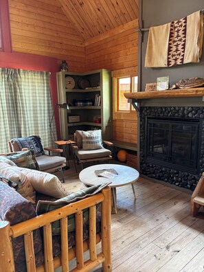 Smart-TV, Kamin, Stereoanlage