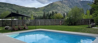 Icicle Camp Cabins, Vasca idromassaggio, Walk to Lady Sleeping & Ski Trails, Camino
