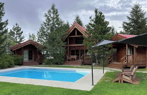 Icicle Camp Cabins, Hot Tub, Walk to Sleeping Lady & Ski Trails, Cheminée