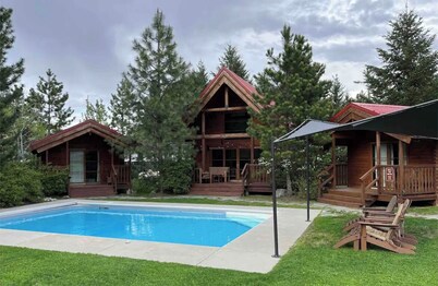 Heated Pool, Hot Tub, Fenced Acre for Dogs, Views, EV Charger
