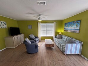 TV, DVD player - 2 Bedroom, Across the street from the beach! & Pup-Friendly! (Gulf Shores)