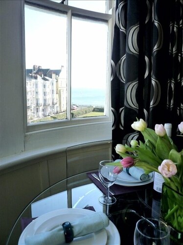 Romantic with Sea View Sleeps 2-4