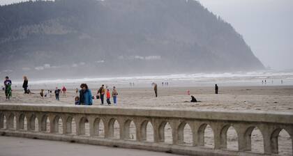 Seaside Escape: Serenity, Hot Tub, Fire Pit, and Beach Just Moments Away