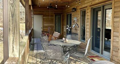 Unforgetable Large 2BR/ 2Bath, with lake access on Lake Ouachita and lake view