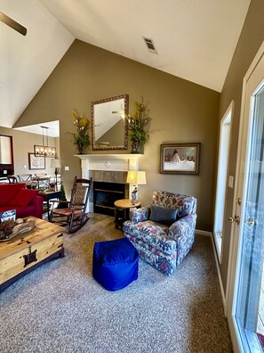 Smart-TV, Kamin, DVD-Player, Videothek