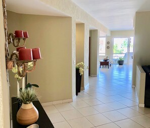 المنشأة من الداخل