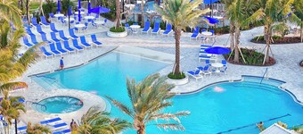 Luxury Ocean Village Beach Condo with 5 Star Reviews with Wifi and all Extras