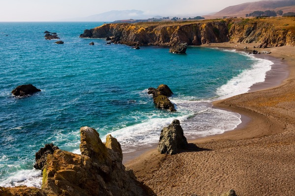 Scenic 15 minute drive to the wild and breath-taking Pacific coast and beaches