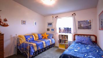 3 slaapkamers, een strijkplank/strijkijzer, wifi, beddengoed