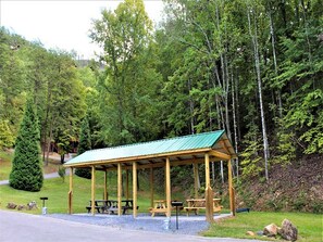 A wooden pavilion with a green roof, picnic tables, and a gravel path leading to it. - Gorgeous Mtn Sunset View/NO PETS/Closest 2 Dollywd/15 minutes 2 GSMNP/Gatlinburg (Pigeon Forge)