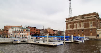 Cozy Fells Point Gem / In The Heart of Fells Point
