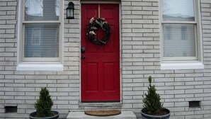 A house with a red door, two windows, and a wreath on the door. - Cozy Fells Point Gem / In The Heart of Fells Point (Baltimore)