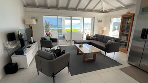 Smart TV, video games, DVD player, music library - 🏝REAL VILLA ON THE BEACH !SURFSPOT🏝CLOSE TO FLAMANS-STJEAN BEACH .REST.BARS (St. Barthélemy)