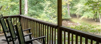 STUNNING CABIN, TROUT STREAM, HUGE GAMEROOM, HOT TUB,FIRE PIT,TUBING,& MEMORIES!