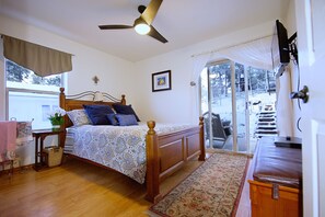 3 chambres, bureau, fer et planche à repasser, lit parapluie