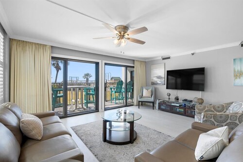 Elegant 1st Floor Beach Front Corner Unit 101-Emerald Tower