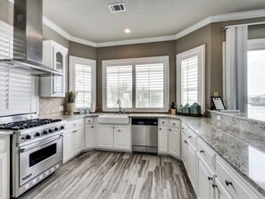 Fridge, microwave, oven, stovetop - Bella Vita (Destin)