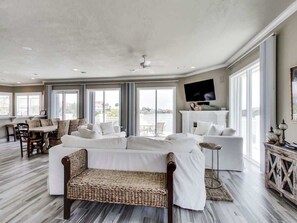 TV connectée, cheminée, jeux vidéo, lecteur de DVD