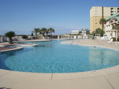 Vistas del Golfo! Libro de agosto y septiembre ahora!  2BR-2BA, capacidad para 6 personas, 6 piscinas, muchas comodidades