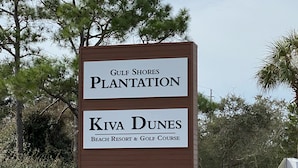 A sign for Gulf Shores Plantation and Kiva Dunes Beach Resort & Golf Course.