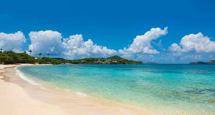 Zwei-Zimmer-Wohnung am Strand in Sapphire Beach!