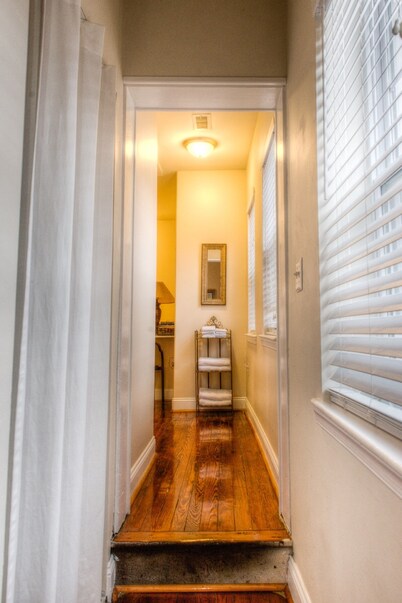 Hidden Fells Point Gem / Private Courtyard Patio
