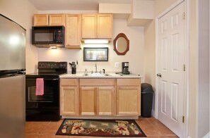 Frigorífic, microones, forn i placa de cuina 