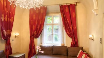 TV, fireplace, stereo