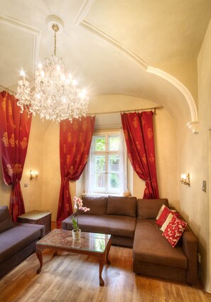 TV, fireplace, stereo