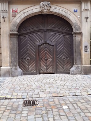 Exterior detail - 4 Room Apt. by Old Town Square in Historic Center, next to Garden (Prague 1)