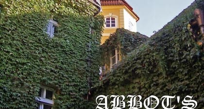 4 Room Apt. by Old Town Square in Historic Center, next to Garden