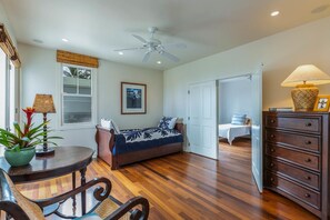 6 bedrooms, desk, iron/ironing board, travel crib