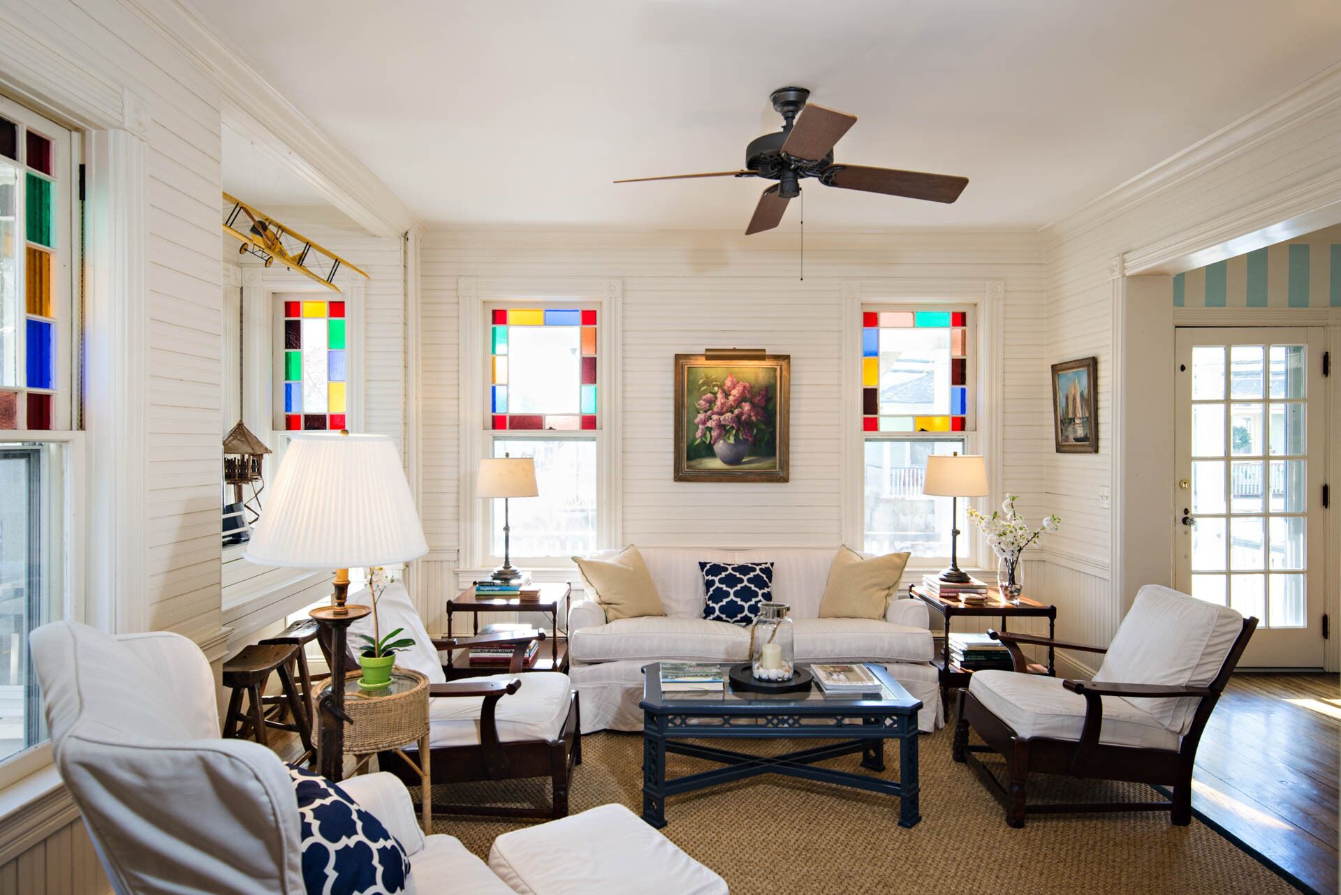 Smart TV, chimenea, videojuegos y libros 