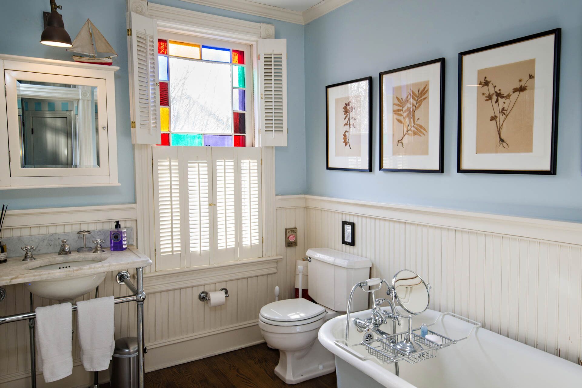 Combined shower/tub, hair dryer, towels, soap